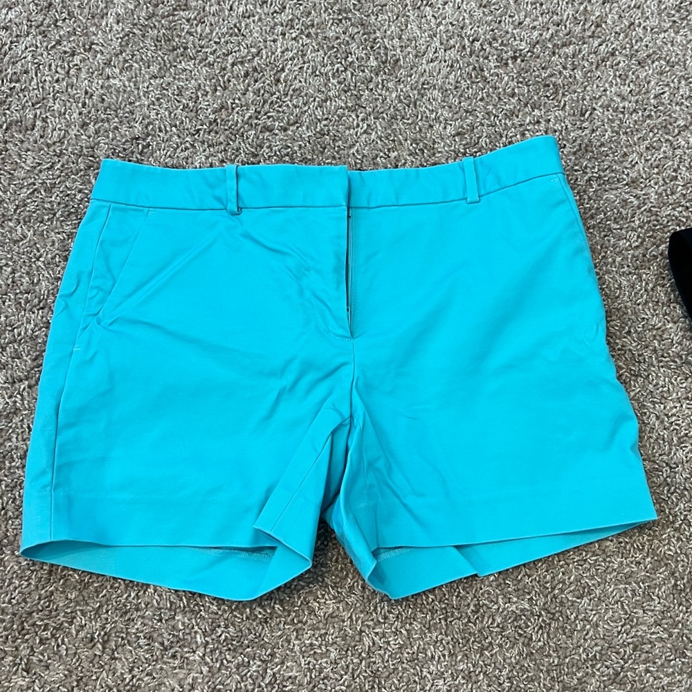 Like new - Michael Kors Women’s size 6 shorts
